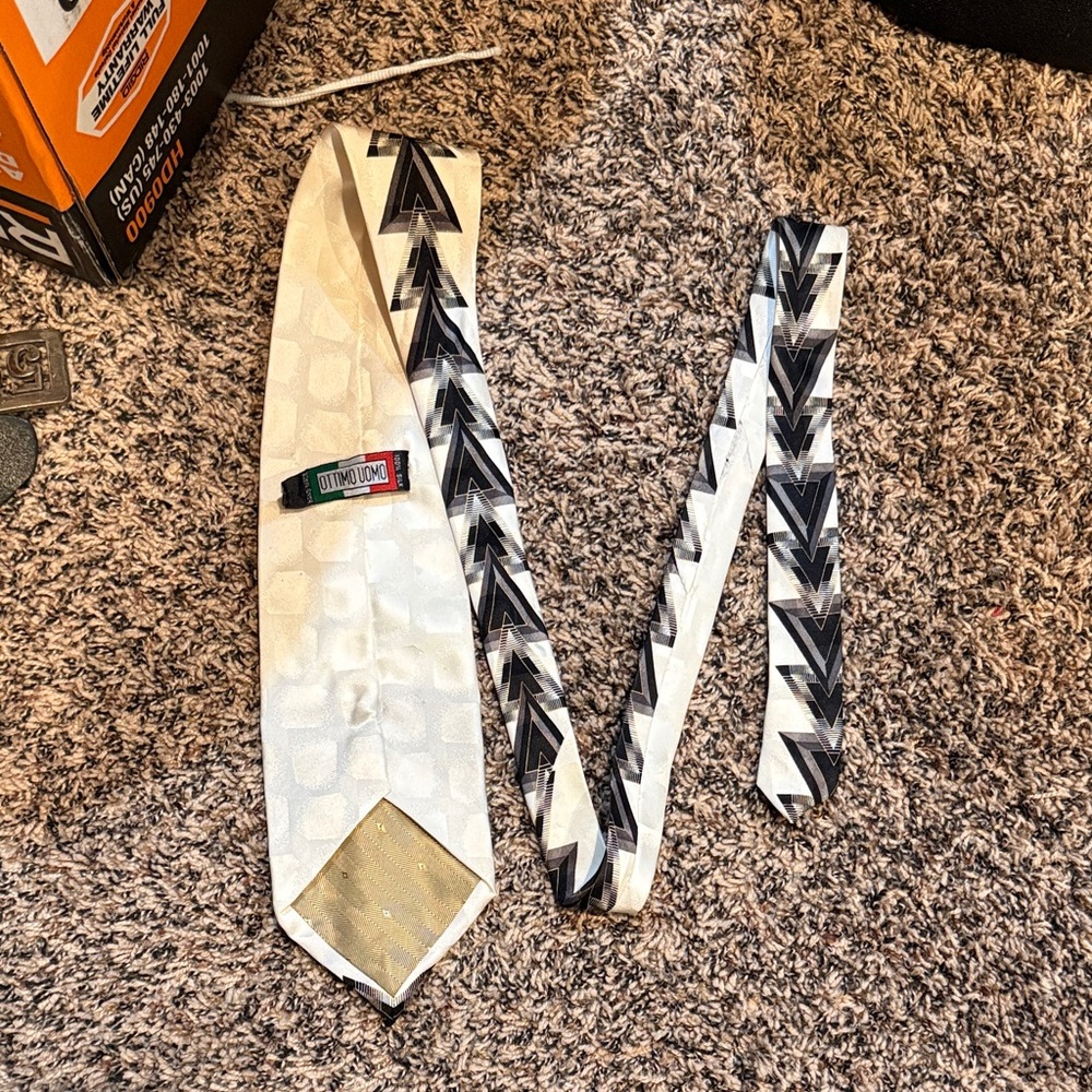Ottimon Uomo Italian Silk White and Black Geometric Men's Tie